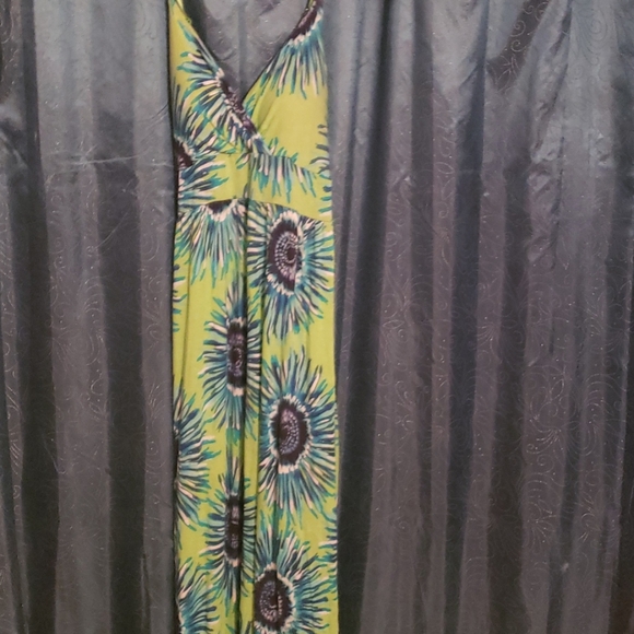 Dress - Picture 2 of 4